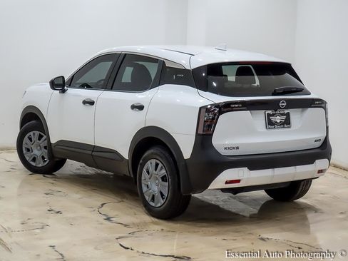 Used 2025 Nissan Kicks S image 10