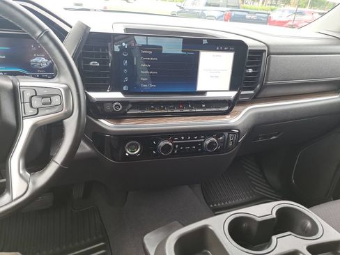 Used 2023 Chevrolet Silverado 1500 LT AWD/4WD image 19