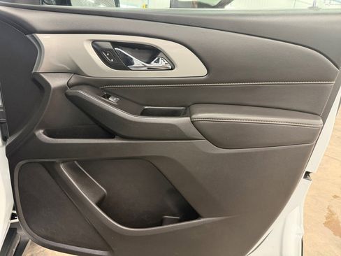 Used 2020 Chevrolet Traverse LT w/ Driver Confidence II Package AWD/4WD image 25