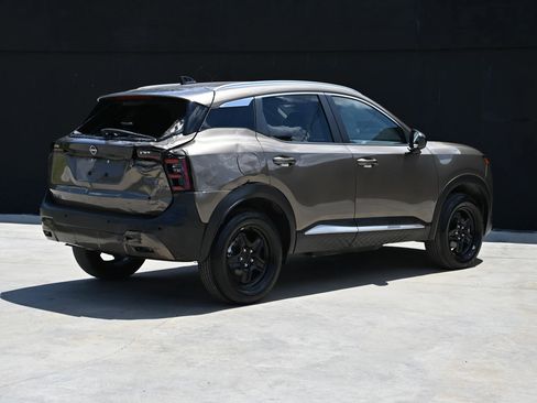 Used 2026 Nissan Kicks SV FWD image 5