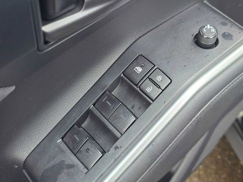 Used 2023 Toyota Highlander LE AWD/4WD image 27