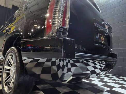 Used 2013 Cadillac Escalade Premium image 25