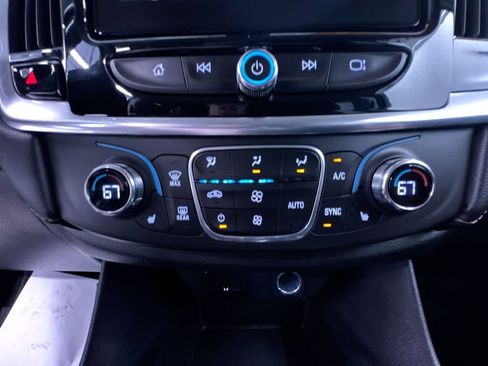 Used 2020 Chevrolet Traverse LT w/ Driver Confidence II Package image 29