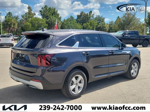 Certified 2025 Kia Sorento LX FWD image 6