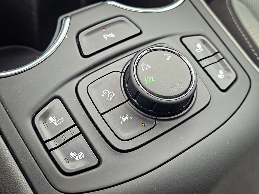 Used 2023 GMC Terrain SLT w/ Infotainment Package II AWD/4WD image 33