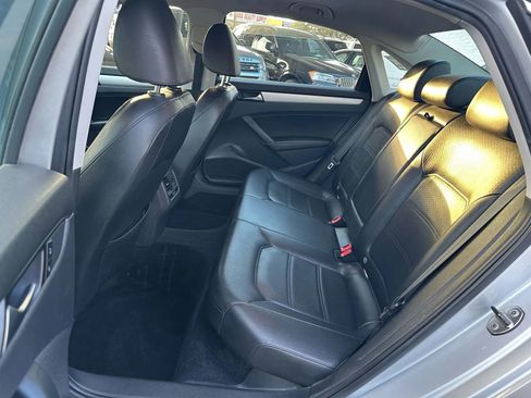 Used 2013 Volkswagen Passat 2.5 SE image 38