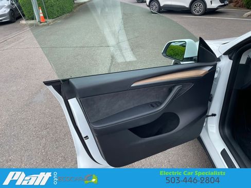 Used 2023 Tesla Model Y Long Range AWD/4WD image 24