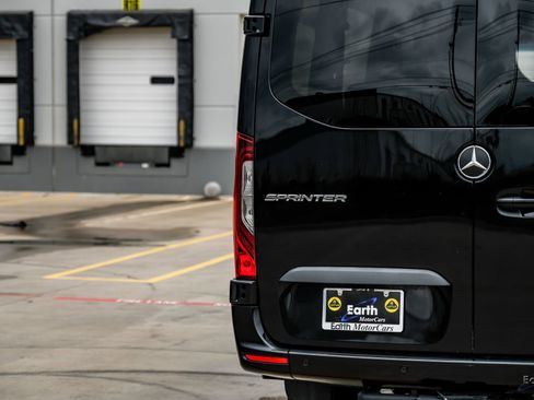 Used 2024 Mercedes-Benz Sprinter 2500 image 14