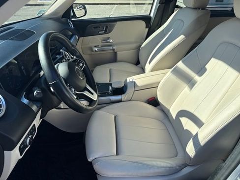 Used 2021 Mercedes-Benz GLB 250 4MATIC image 12