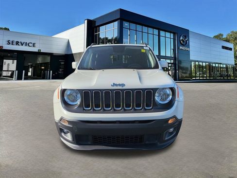 Used 2018 Jeep Renegade Latitude FWD image 9