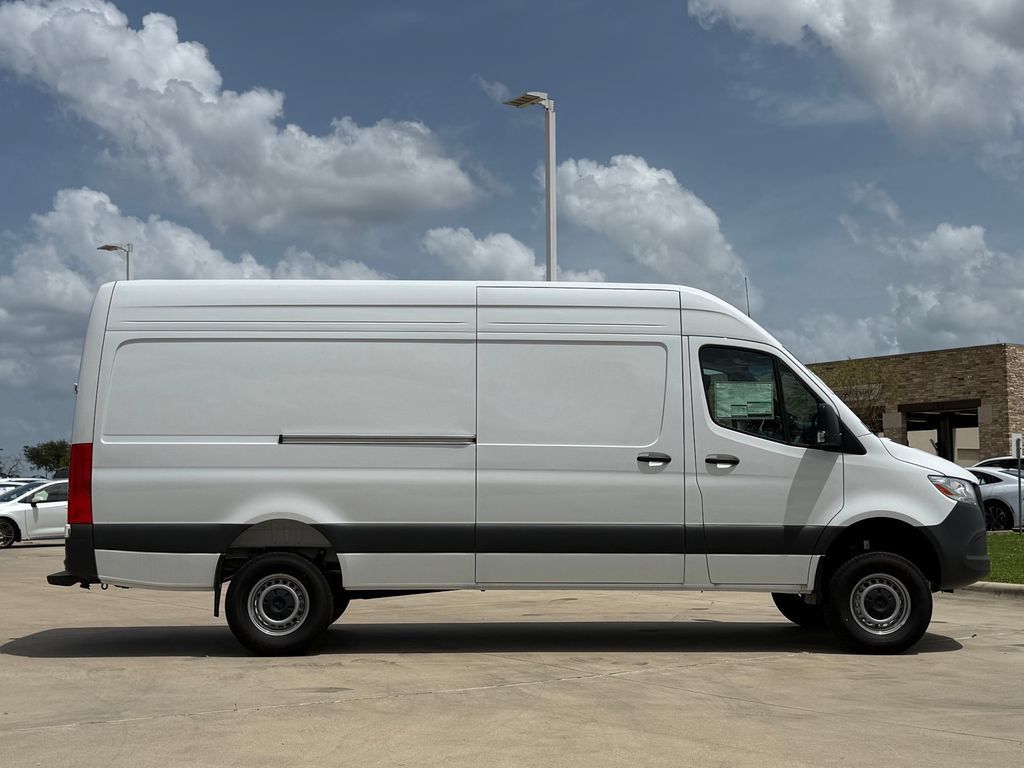 Used 2025 Mercedes-Benz Sprinter 2500 image 6