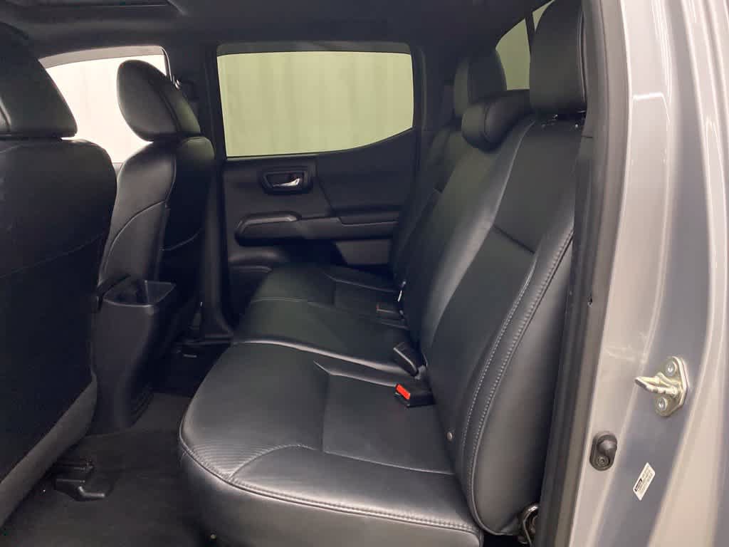 Used 2018 Toyota Tacoma TRD Off-Road AWD/4WD image 16
