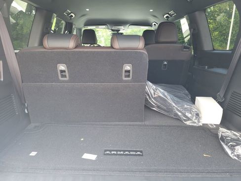 New 2025 Nissan Armada SL w/ Captain's Chari Seat Package image 38