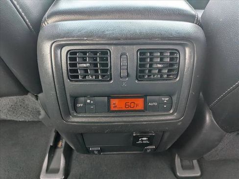 Used 2015 Nissan Pathfinder SL w/ SL Tech Package image 18