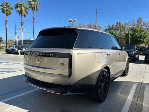 Used 2023 Land Rover Range Rover SE AWD/4WD image 3