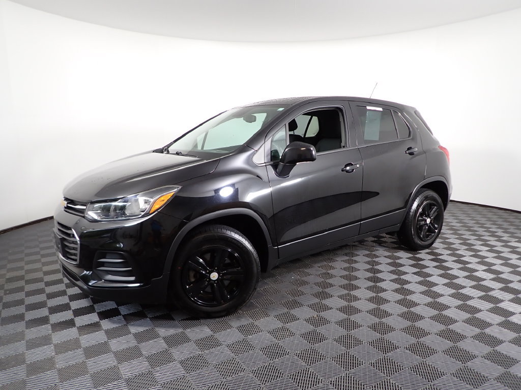 Used 2020 Chevrolet Trax LS w/ Tint and Cruise Package AWD/4WD image 8