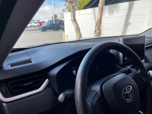 Used 2025 Toyota RAV4 XLE image 34