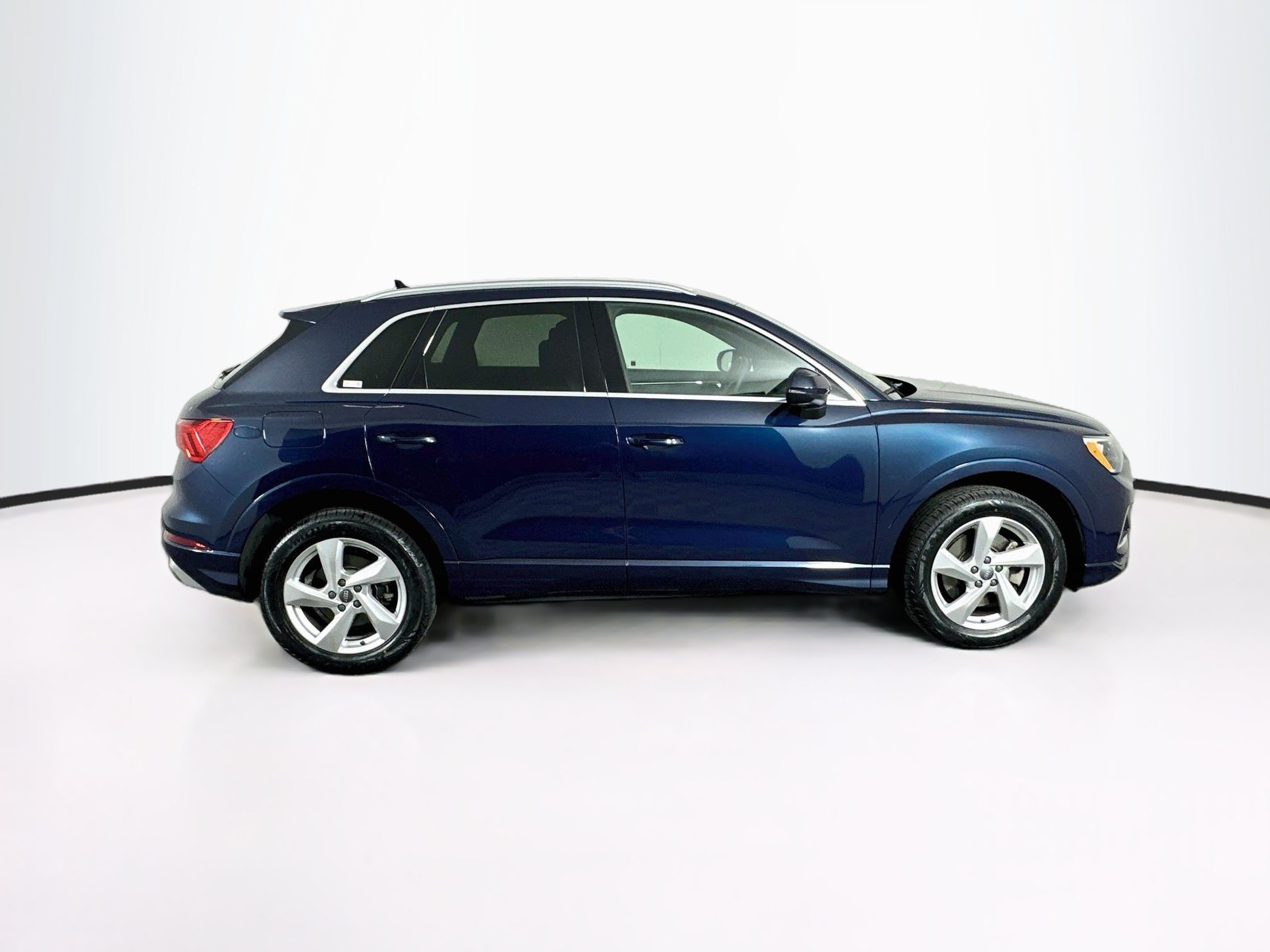 Used 2019 Audi Q3 2.0T Premium w/ Convenience Package AWD/4WD image 10