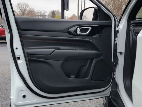 Used 2024 Jeep Compass Trailhawk image 21