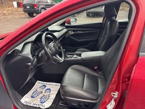 Used 2019 MAZDA MAZDA3 Sedan w/ Preferred Package image 9