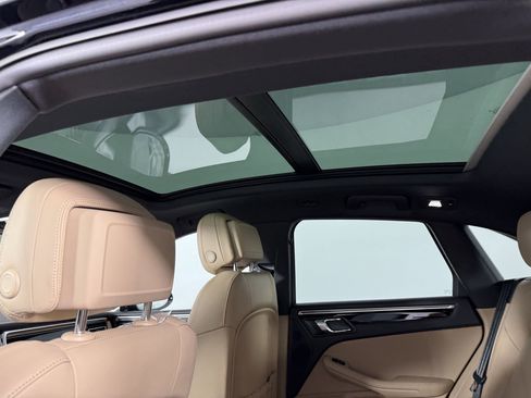 Certified 2026 Porsche Macan AWD/4WD image 17
