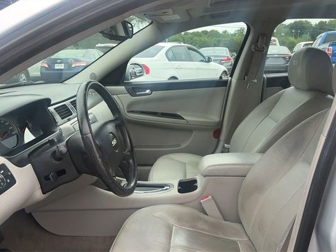 Used 2009 Chevrolet Impala SS w/ Convenience Package FWD image 33