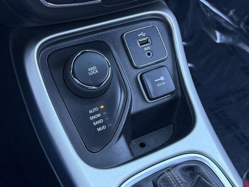 Used 2018 Jeep Compass Latitude w/ Popular Equipment Group AWD/4WD image 30