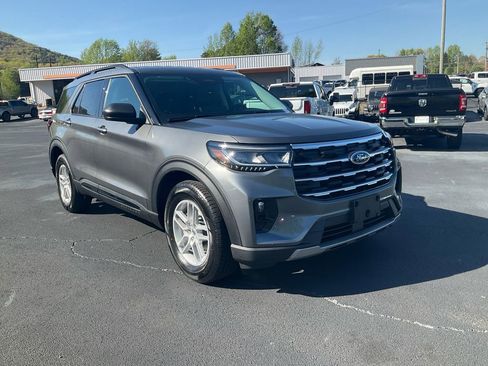 New 2026 Ford Explorer Active RWD image 3