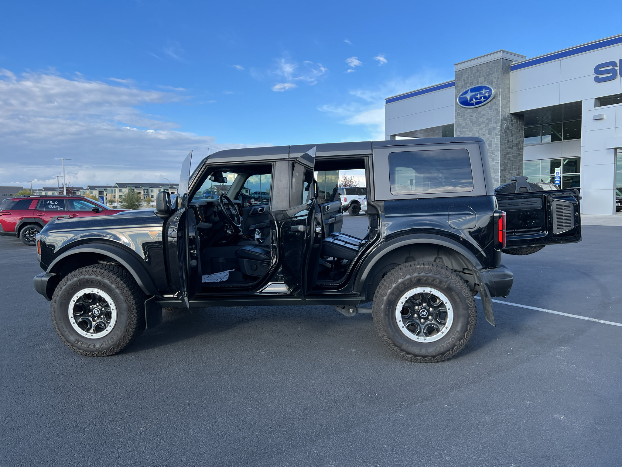 Used 2023 Ford Bronco Badlands w/ Sasquatch Package AWD/4WD image 2