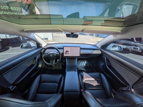 Used 2020 Tesla Model 3 Standard Range Plus RWD image 9