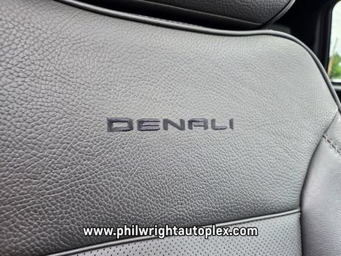 Used 2021 GMC Yukon XL Denali w/ Denali Premium Package AWD/4WD image 23