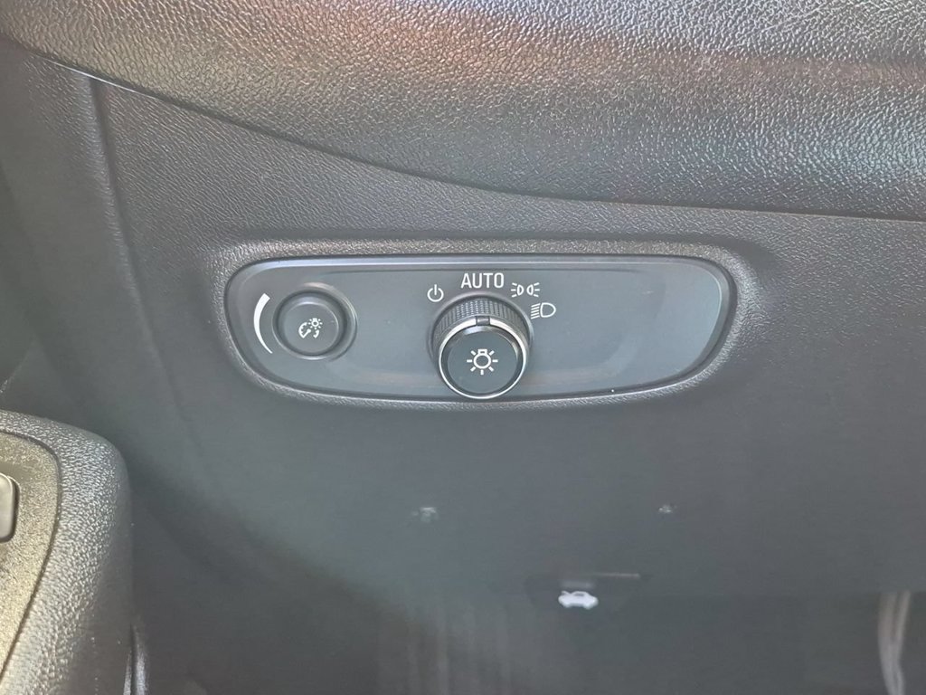 Used 2023 Chevrolet Equinox LT FWD image 18