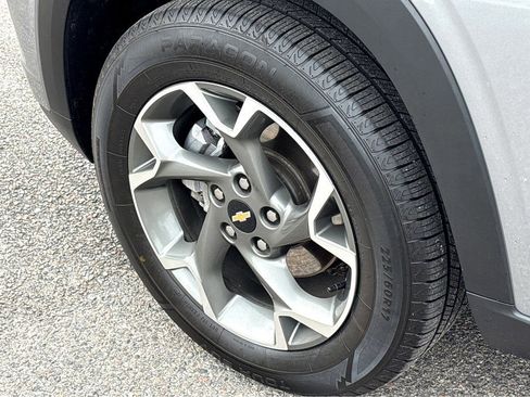 Used 2025 Chevrolet Trax LT FWD image 16
