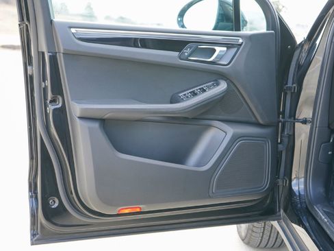 Used 2020 Porsche Macan image 21