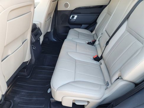 Used 2018 Land Rover Discovery SE image 30