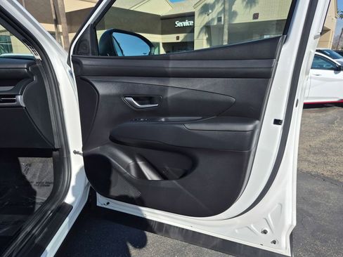 Used 2025 Hyundai Tucson SE image 32
