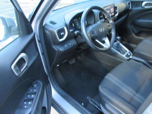 Used 2025 Hyundai Venue SEL FWD image 12