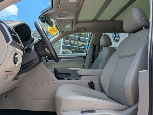Used 2023 Volkswagen Atlas SEL AWD/4WD image 2