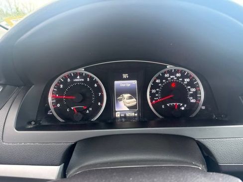Used 2017 Toyota Camry SE w/ Moonroof Package FWD image 19