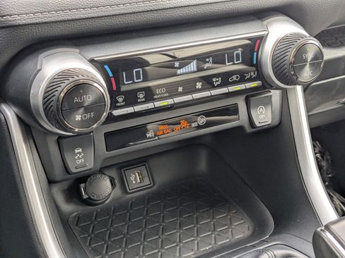 Used 2024 Toyota RAV4 XLE Premium image 23