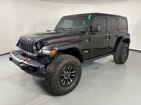 Used 2024 Jeep Wrangler Unlimited Rubicon AWD/4WD image 4
