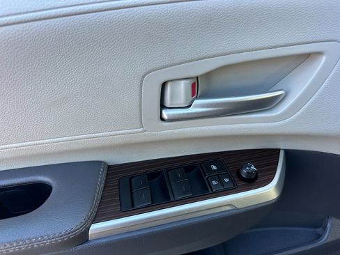 Used 2023 Toyota Sienna XLE image 10