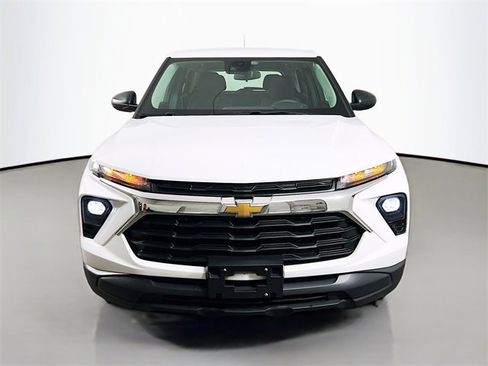 Used 2024 Chevrolet TrailBlazer LS image 2