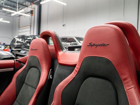 Used 2023 Porsche 718 Boxster Spyder RWD image 33