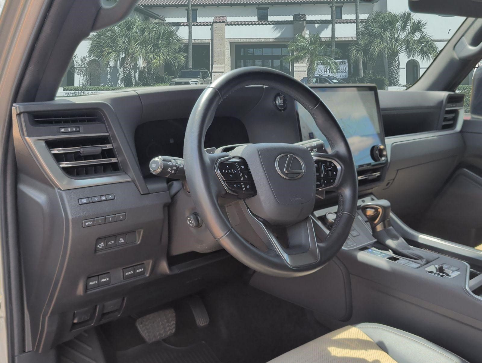 Used 2025 Lexus GX 550 AWD/4WD image 12