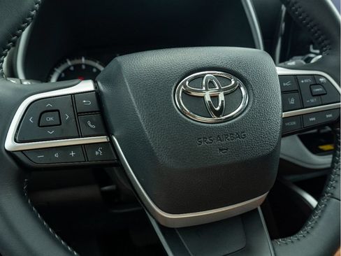 Used 2026 Toyota Highlander XLE AWD/4WD image 31