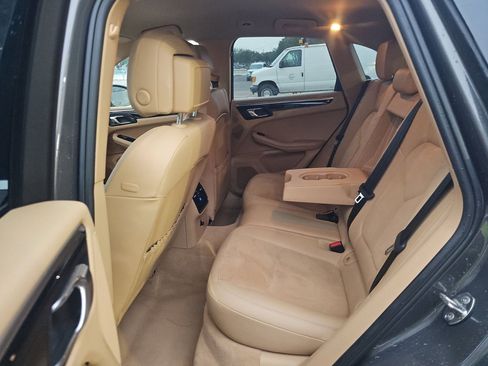 Used 2016 Porsche Macan S image 8