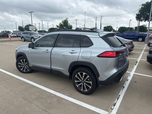 Used 2024 Toyota Corolla Cross XLE w/ Convenience Package image 5