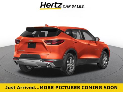 Used 2025 Chevrolet Blazer LT FWD image 1