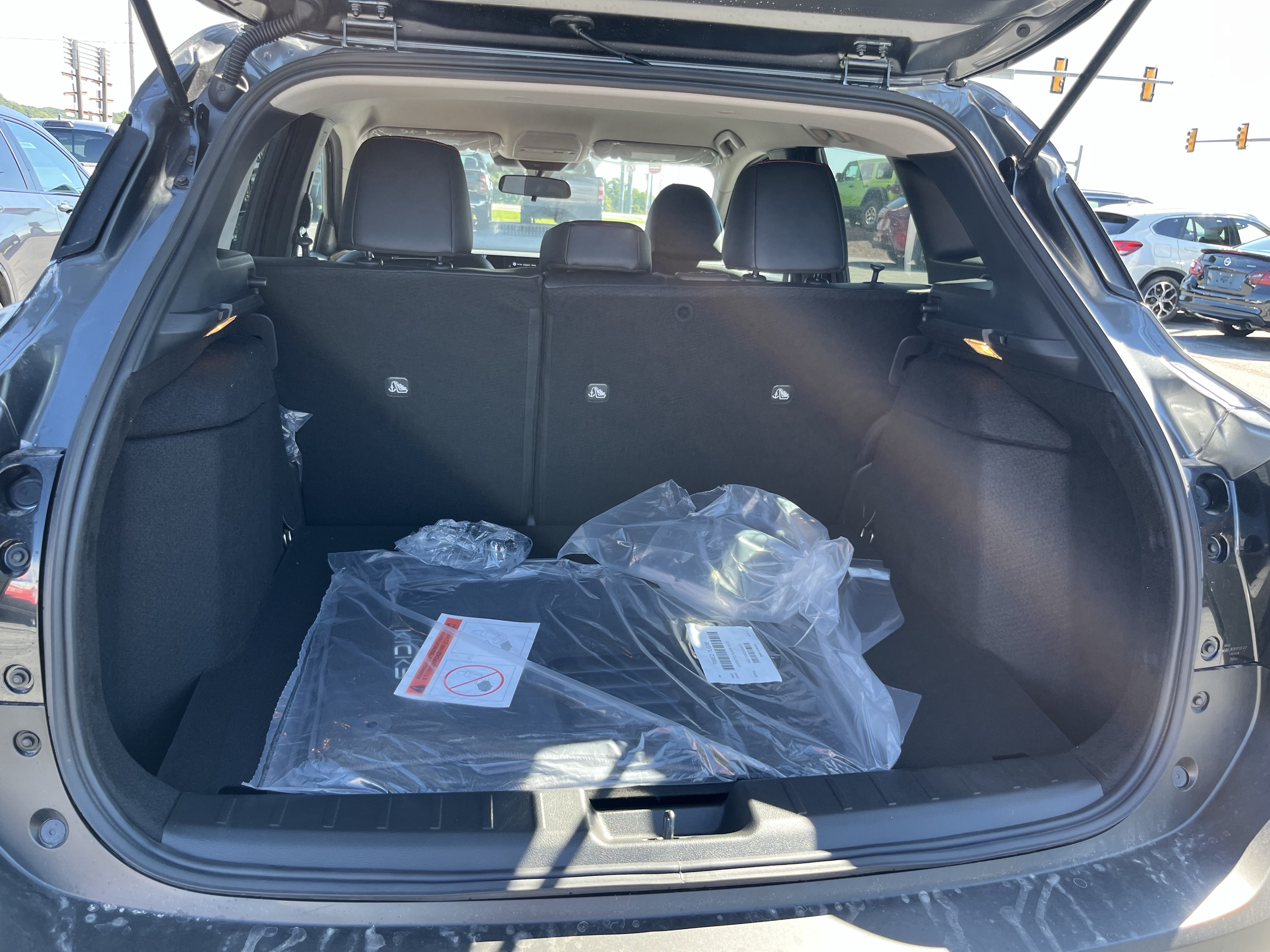 New 2027 Nissan Kicks SR AWD/4WD image 7